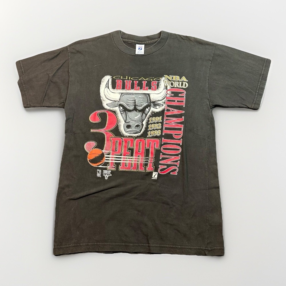 Vintage 90s Chicago Bulls 3 Peat Champions T-Shirt Michael Jordan Logo 7 Mens Lg